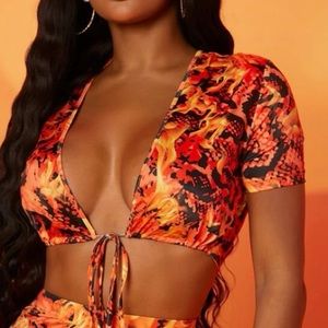 Brand new SXY Allover Print Knotted Crop Top with Tie Front, Women Short Sleeve